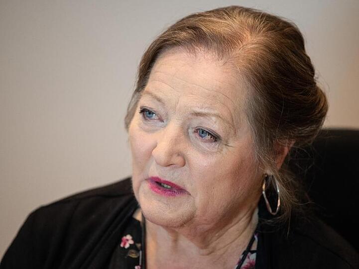 Die Schauspielerin Marianne Sägebrecht beantwortet Fragen von Journalisten. Foto: Swen Pförtner/Archivbild