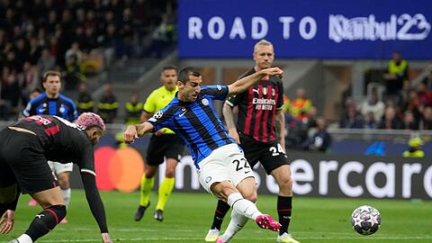Henrikh Mkhitaryan (M) sorgte zum 2:0 für Inter gegen Stadtrivale AC.