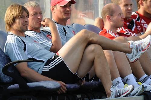 Ganz gelassen und optimistisch gehen Club-Trainer Michael Oenning und sein Stab in die Saison - mit bewährtem Personal.