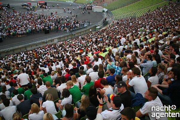 Public Viewing im Olympiastadion: So fieberten die Fans mit der deutschen Mannschaft.