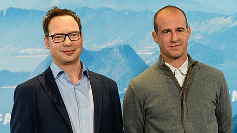 Für ihre lockere Art bekannt und beliebt: Das Moderatoren-Team Matthias Opdenhövel (l) und Mehmet Scholl.