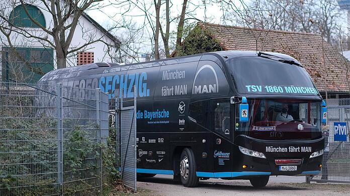 Der Mannschaftsbus des TSV 1860 ist in der Nacht auf Freitag beschmiert worden. (Symbolbild)
