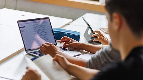 F&uuml;r die digitale Ausstattung der bayerischen Schulen stehen im Doppelhaushalt mehrere 100 Millionen Euro zur Verf&uuml;gung. (Symbolbild)