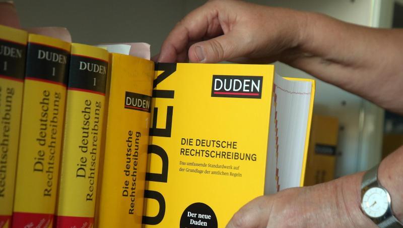 Für die neue Auflage des Duden wurden 3000 neue Wörter aufgenommen. Für die neue Auflage des Duden wurden 3000 neue Wörter aufgenommen.