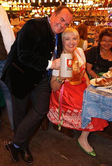 Wiesnchef Clemens Baumgärtner &ndash; ohne Lederhosen &ndash; mit Claudia Roth