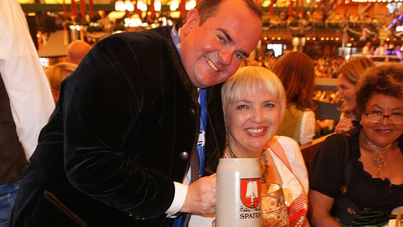 Wiesnchef Clemens Baumgärtner – ohne Lederhosen – mit Claudia Roth Wiesnchef Clemens Baumgärtner – ohne Lederhosen – mit Claudia Roth