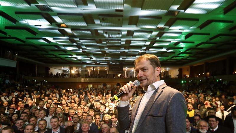 Igor Matovic, Vorsitzender der Protestpartei OLaNO, spricht zu seinen Anhängern. Igor Matovic, Vorsitzender der Protestpartei OLaNO, spricht zu seinen Anhängern.