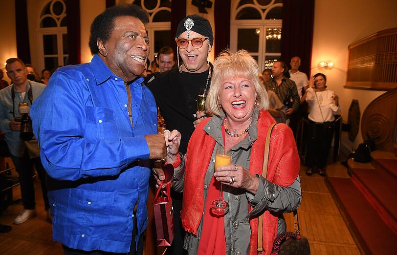 Roberto Blanco mit Julian F. M. Stoeckel und Stefanie Simon