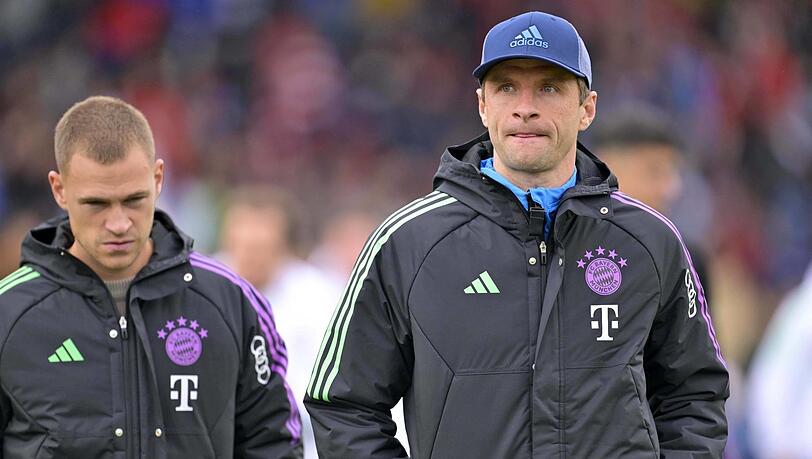 Schaffenspause - oder wie man heute sagt: Belastungssteuerung für Joshua Kimmich (l. ), Thomas Müller ist noch verletzt. Schaffenspause - oder wie man heute sagt: Belastungssteuerung für Joshua Kimmich (l. ), Thomas Müller ist noch verletzt.