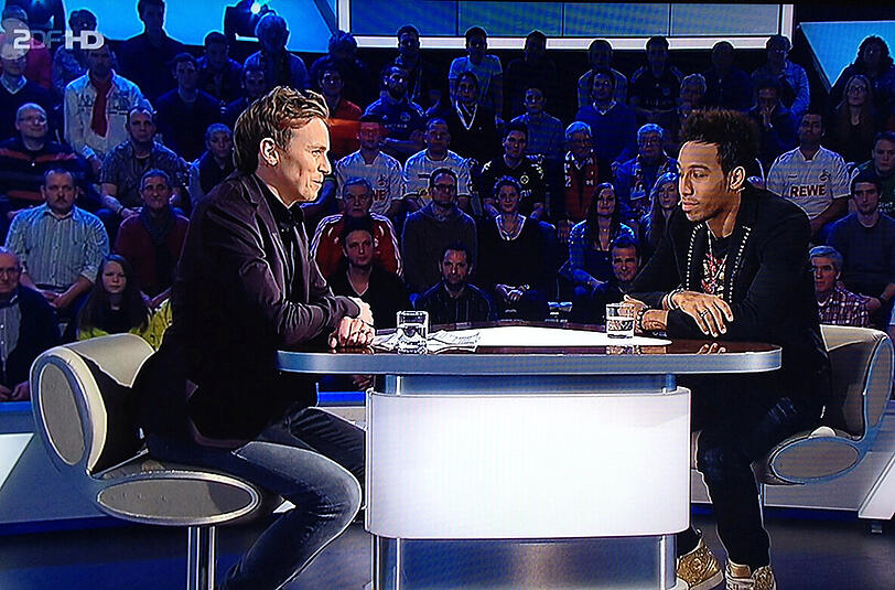 Der neue Sportstudio-Moderator Jochen Breyer (l) mit Studiogast Pierre-Emerick Aubameyang.