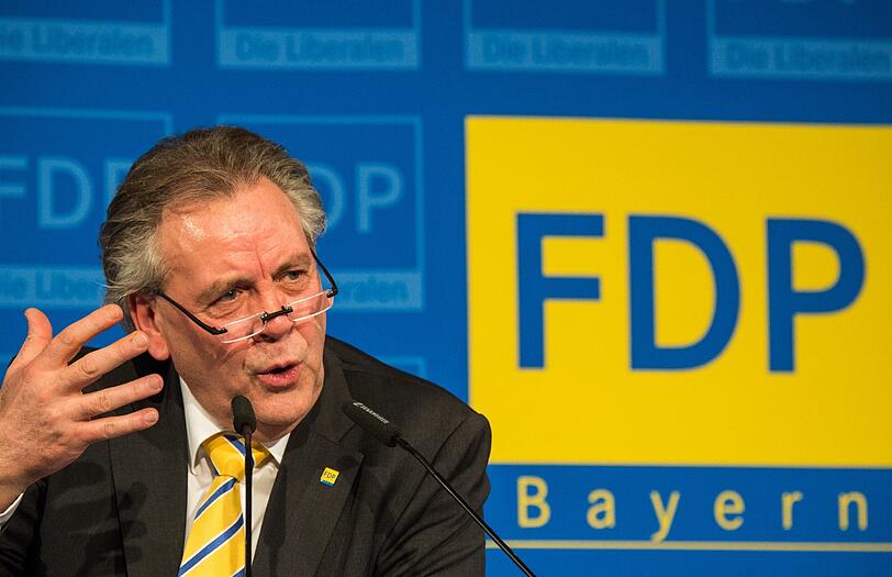 &bdquo;Mein Name ist Albert Duin, ich bin der Neue, und ich komme jetzt
öfter.&ldquo;

(Der neue bayerische FDP-Vorsitzende Albert Duin in Dingolfing)