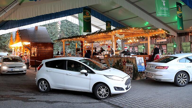 Driving in for christmas: Der Markt zum Durchfahren in Landshut kommt bei den Besuchern gut an. Driving in for christmas: Der Markt zum Durchfahren in Landshut kommt bei den Besuchern gut an.