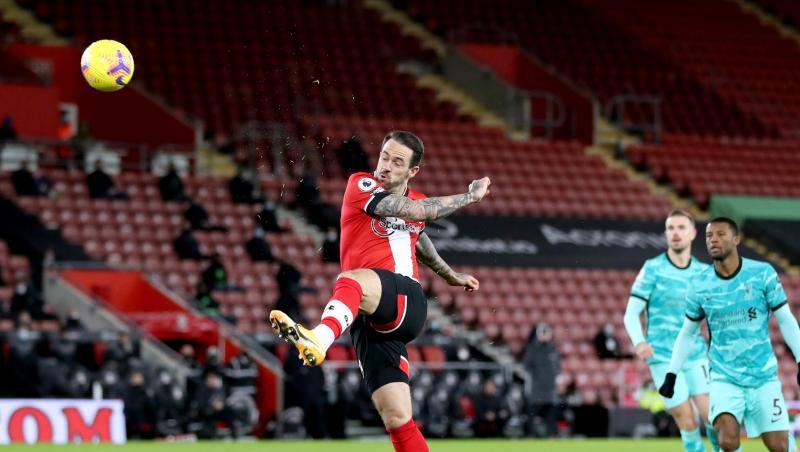 Danny Ings (M) schoss Southampton gegen den FC Liverpool früh zum Sieg.