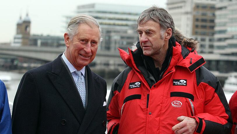 Der damalige Prinz Charles (l.) mit Sir Ranulph Fiennes im Jahr 2012. Der damalige Prinz Charles (l.) mit Sir Ranulph Fiennes im Jahr 2012.