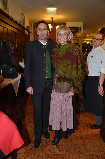 Die Gäste beim Fischessen im Franziskaner: Christa Kinshofer Rembeck und Mann.