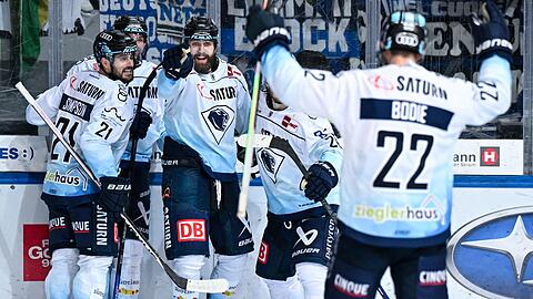 Die Profis vom ERC Ingolstadt wollen auch in Spiel vier der DEL-Finalserie jubeln.