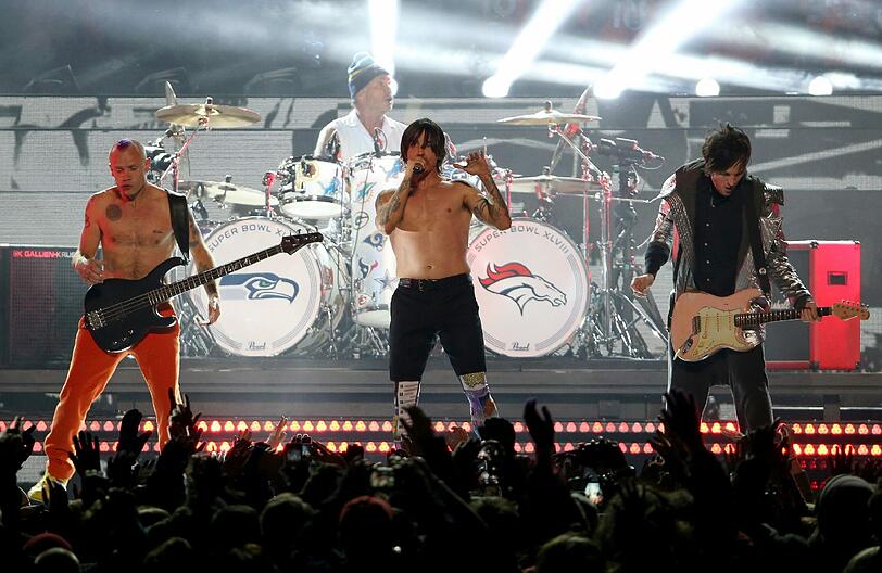 In der legendären Pepsi-Halbzeitshow standen Bruno Mars und die Red Hot Chili Peppers auf der Bühne!
