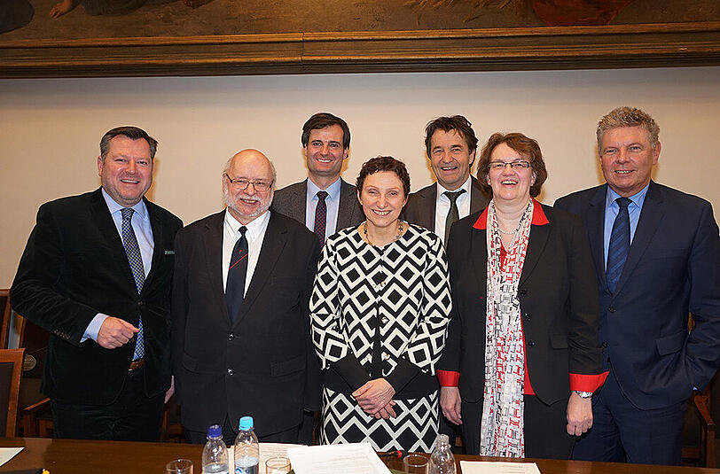 Bürgermeister Josef Schmid, Ernst Wolowicz, Alexander Dietrich, Beatrix Zurek, Thomas Böhle, Bürgermeisterin Christine Strobl und Oberbürgermeister Dieter Reiter (v.l.) Nicht im Bild: Rosemarie Hingerl