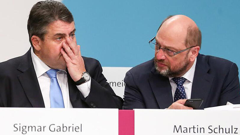 Sigmar Gabriel und Martin Schulz im Gespräch: Der bisherige EU-Parlamentspräsident Schulz hätte wohl deutlich bessere Chancen gegen Angela Merkel.