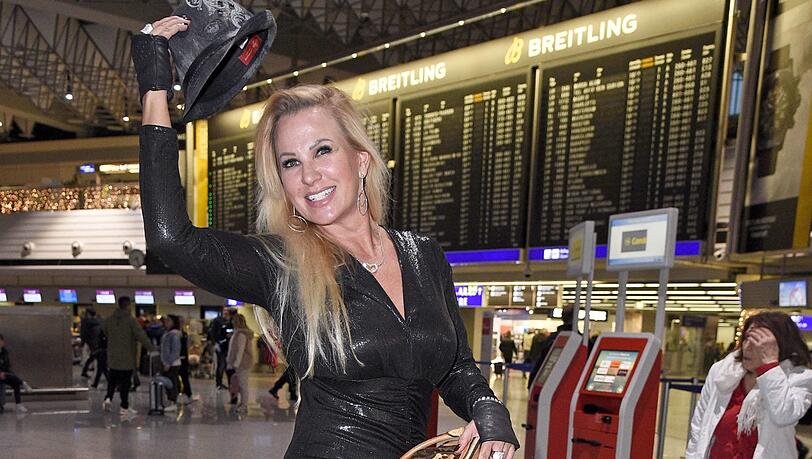 Noch hat Claudia Norberg gut lachen. Wird sie im Dschungelcamp eine bessere Figur machen als ihr Noch-Ehemann Michael Wendler? Noch hat Claudia Norberg gut lachen. Wird sie im Dschungelcamp eine bessere Figur machen als ihr Noch-Ehemann Michael Wendler?