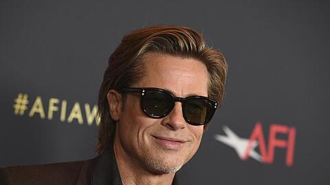 Schauspieler Brad Pitt ist einer der Stars, die bei den Golden Globes die Trophäen austeilen werden.