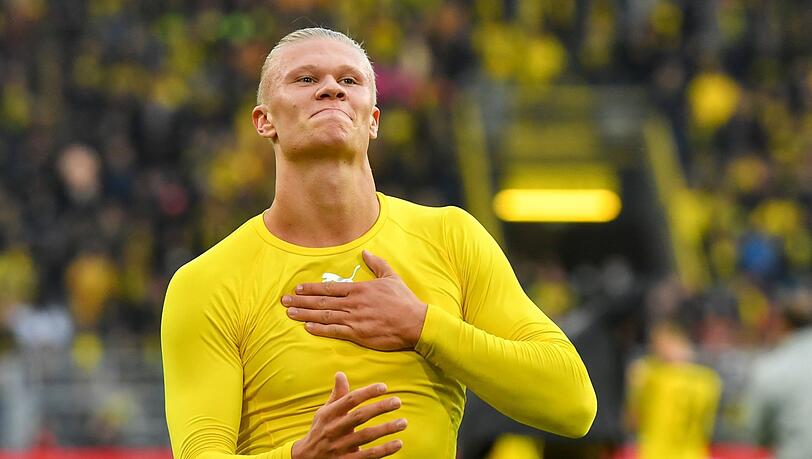 Dortmunds Stürmer Erling Haaland jubelt nach dem Spiel.