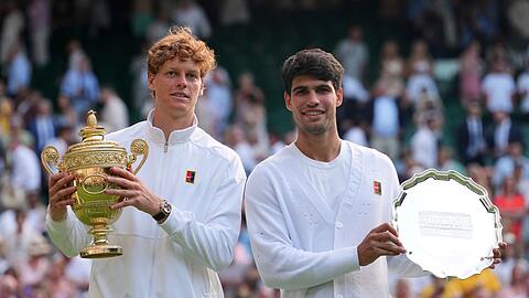 Die Rivalität zwischen Jannik Sinner (l) und Carlos Alcaraz dürfte das Herren-Tennis über viele Jahre prägen.