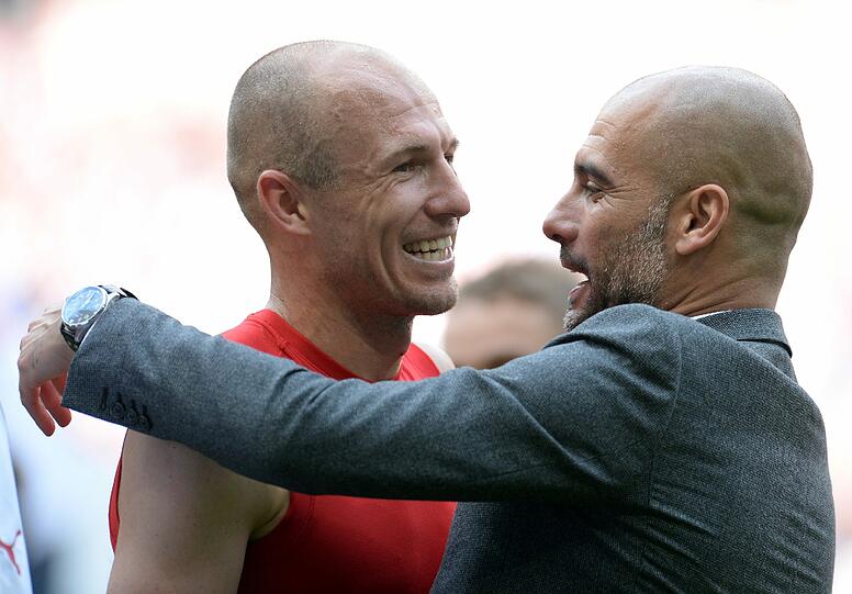 So feiern die Bayern die Meisterschaft. Die Bilder
