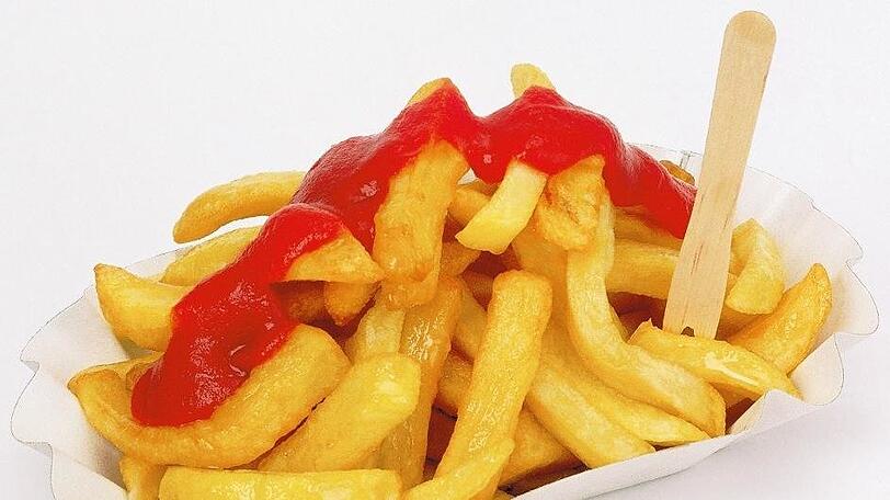 Je stärker Pommes frittiert werden, desto mehr Acrylamid entsteht.
