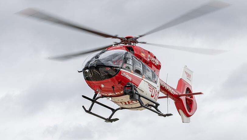 Mit einem Hubschrauber wurde das sechsjährige Mädchen in eine Klinik gebracht. (Symbolbild)