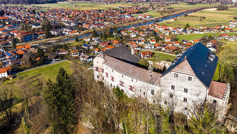 Die Burg Marquarstein im Landkreis Traunstein soll bestenfalls in diesem Sommer verkauft werden.
