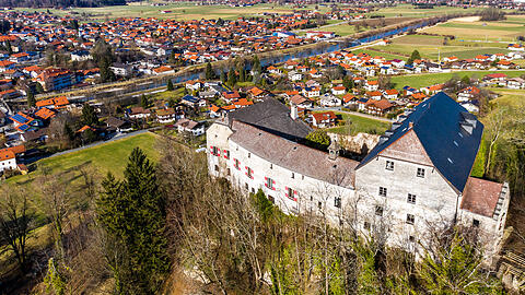 Die Burg Marquarstein im Landkreis Traunstein soll bestenfalls in diesem Sommer verkauft werden.