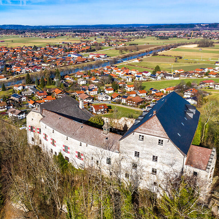 Die Burg Marquarstein im Landkreis Traunstein soll bestenfalls in diesem Sommer verkauft werden.