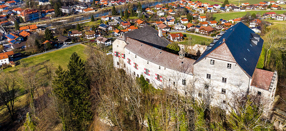 Die Burg Marquarstein im Landkreis Traunstein soll bestenfalls in diesem Sommer verkauft werden.