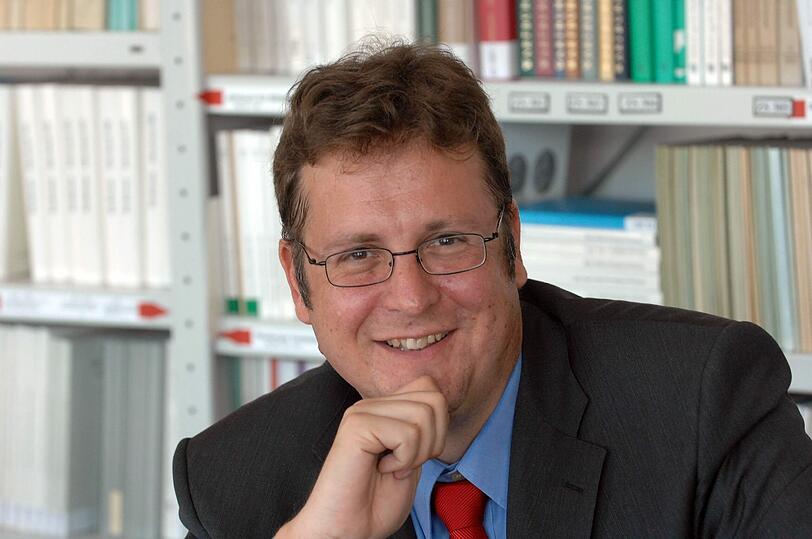 Das undatierte Foto zeigt den  Leiter des Hauses der Bayerischen Geschichte in Augsburg (Schwaben), Richard Loibl.