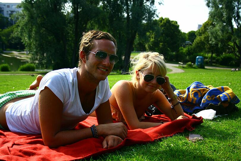 Becci und Max auf ihrem Lieblingshügel.
