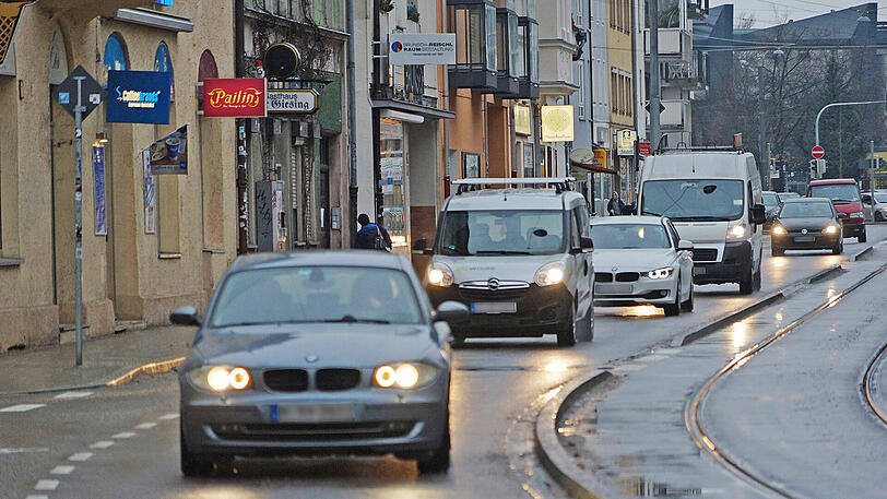 Halb nackt und mit einem Messer lief ein psychisch labiler Hamburger am Samstag Abend durch die Tegernseer Landstraße in Obergiesing. (Archiv)