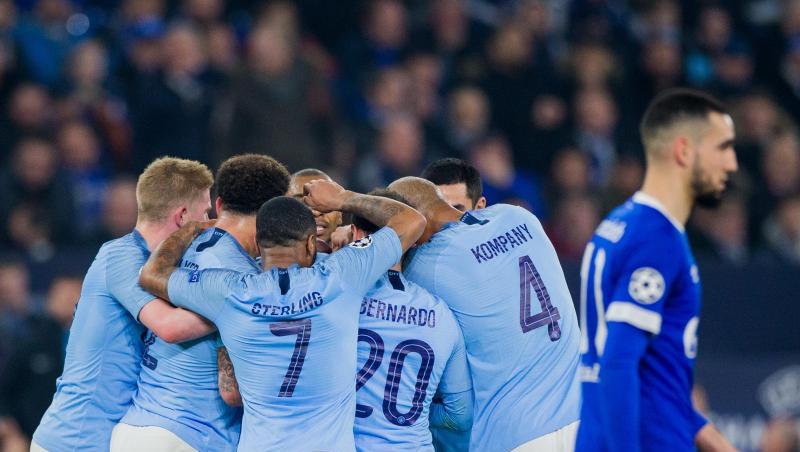 Mit zwei Toren zum Ende des Spiels konnte Manchester City das Spiel beim FC Schalke 04 mit 3:2 für sich entscheiden. Mit zwei Toren zum Ende des Spiels konnte Manchester City das Spiel beim FC Schalke 04 mit 3:2 für sich entscheiden.