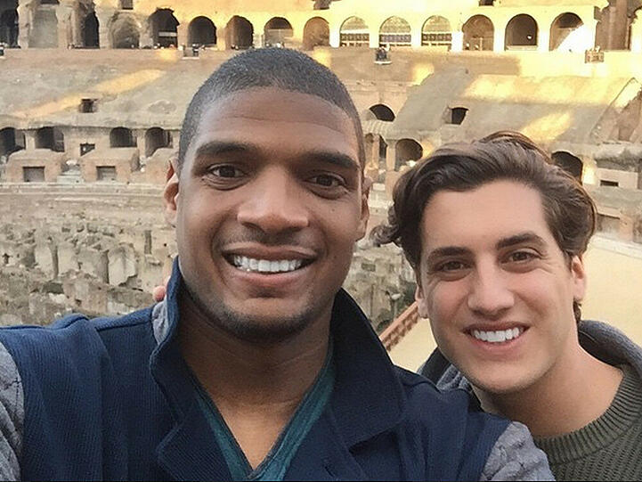 Michael Sam und sein Lebensgefährte Vito Cammisano vor dem Kolosseum in Rom.