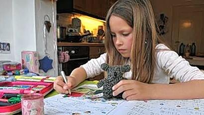 Jedes Kind lernt anders: Eltern sollten daher flexibel bei der Frage sein, ob Kinder ihre Hausaufgaben lieber mittags oder abends machen. Jedes Kind lernt anders: Eltern sollten daher flexibel bei der Frage sein, ob Kinder ihre Hausaufgaben lieber mittags oder abends machen.