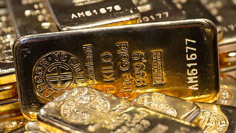 Der Goldpreis nähert sich wieder dem Rekordhoch, das Mitte April bei 3.500 Dollar erreicht worden war. (Symbolbild)