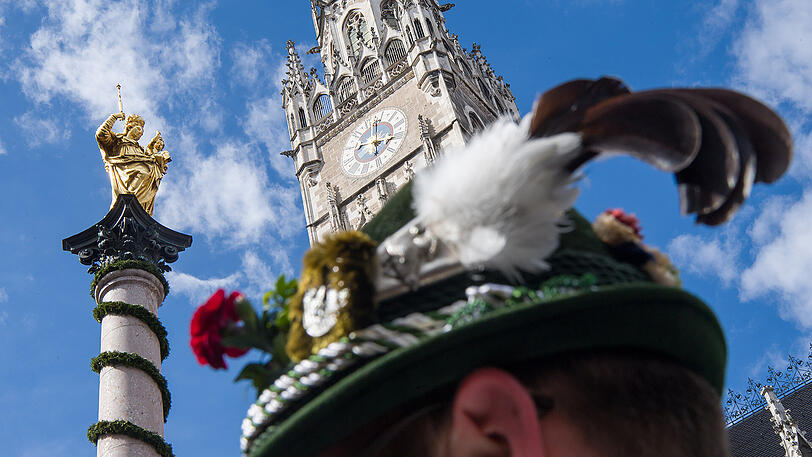 Bei der Marienfeier fanden sich am Samstag rund 7.000 Menschen am Marienplatz ein. Die Bilder.