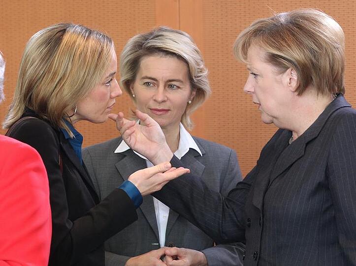 Kristina Schröder, Ursula von der Leyen und Angela Merkel