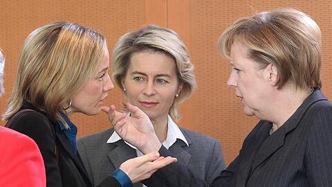 Kristina Schröder, Ursula von der Leyen und Angela Merkel