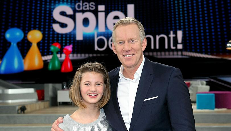 Die neue ZDF-Show "Das Spiel beginnt" mit Johannes B. Kerner und Emma Schweiger verlor das Quoten-Duell deutlich. Die neue ZDF-Show "Das Spiel beginnt" mit Johannes B. Kerner und Emma Schweiger verlor das Quoten-Duell deutlich.