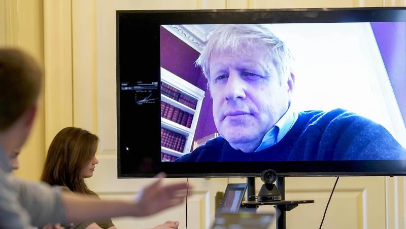 Am 28. März führte Boris Johnson aus der häuslichen Quarantäne noch den Vorsitz beim morgendlichen Treffen zum Coronavirus. Am 28. März führte Boris Johnson aus der häuslichen Quarantäne noch den Vorsitz beim morgendlichen Treffen zum Coronavirus.
