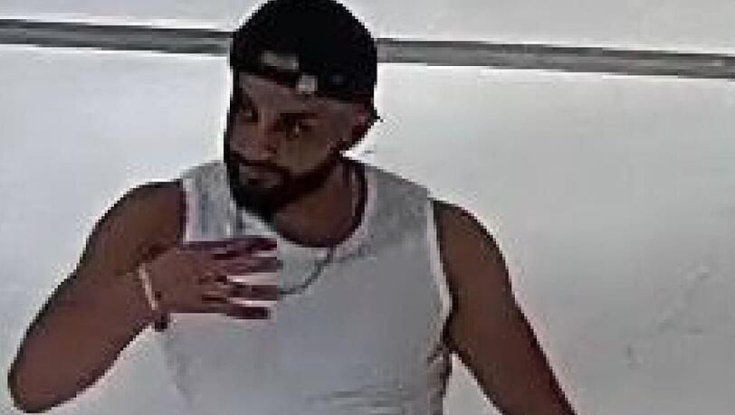 Wer kennt diesen Mann? Hinweise an das Polizeipräsidium München Wer kennt diesen Mann? Hinweise an das Polizeipräsidium München