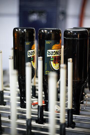 Bei der kleinen Brauererei "Giesiner Bräu" arbeiten derzeit 5 Personen an originellen Biersorten, wie die Untergiesinger Erhellung. Ein Rundgang durch die Brauerei.