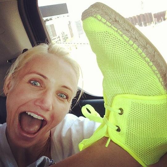 Cameron Diaz steht auf ihre Neon-Schuhe