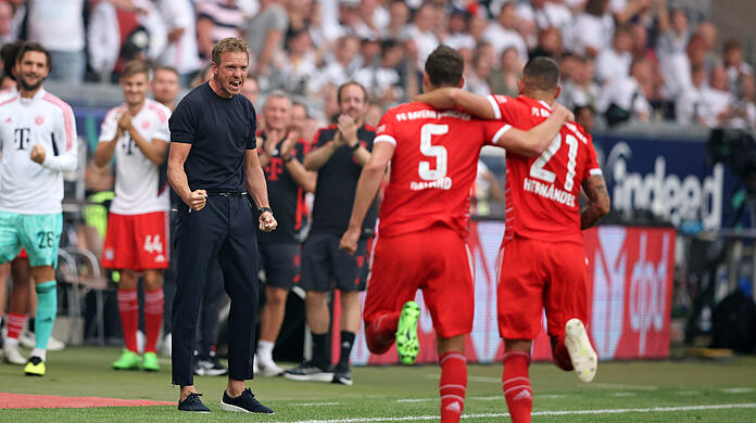 Julian Nagelsmann jubelt mit seinen Bayern über die Machtdemonstration in Frankfurt.